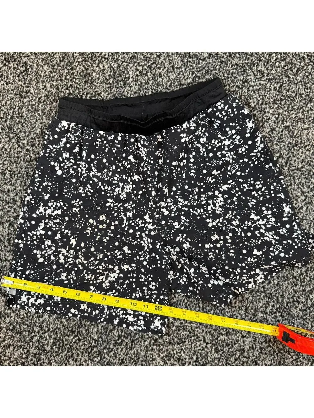 Fabletics Men's Black Paint Splatter Athletic Shorts Size S Built-In Liner